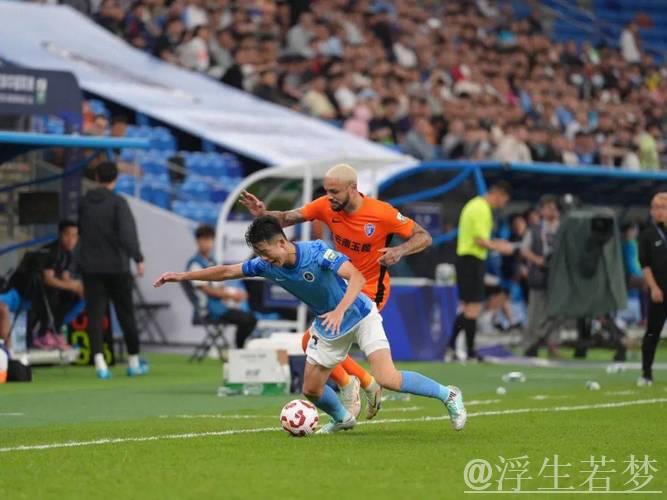 中超-云南玉昆主场告捷 三球击败深圳新鹏城